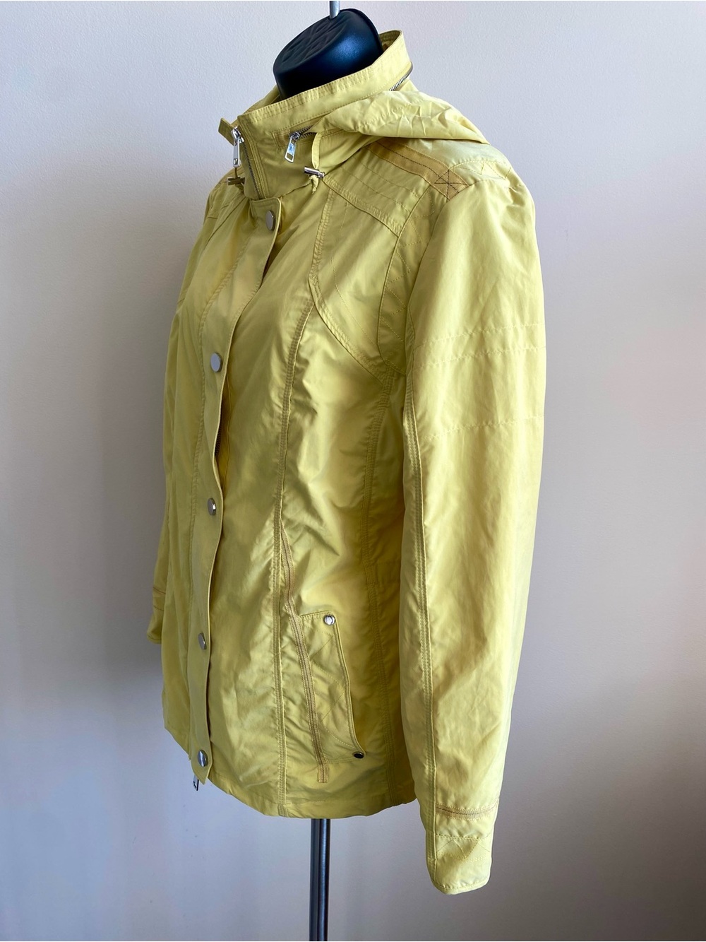 Vintage pale yellow jacket outdoors utility raincoat - Picture 6 of 10